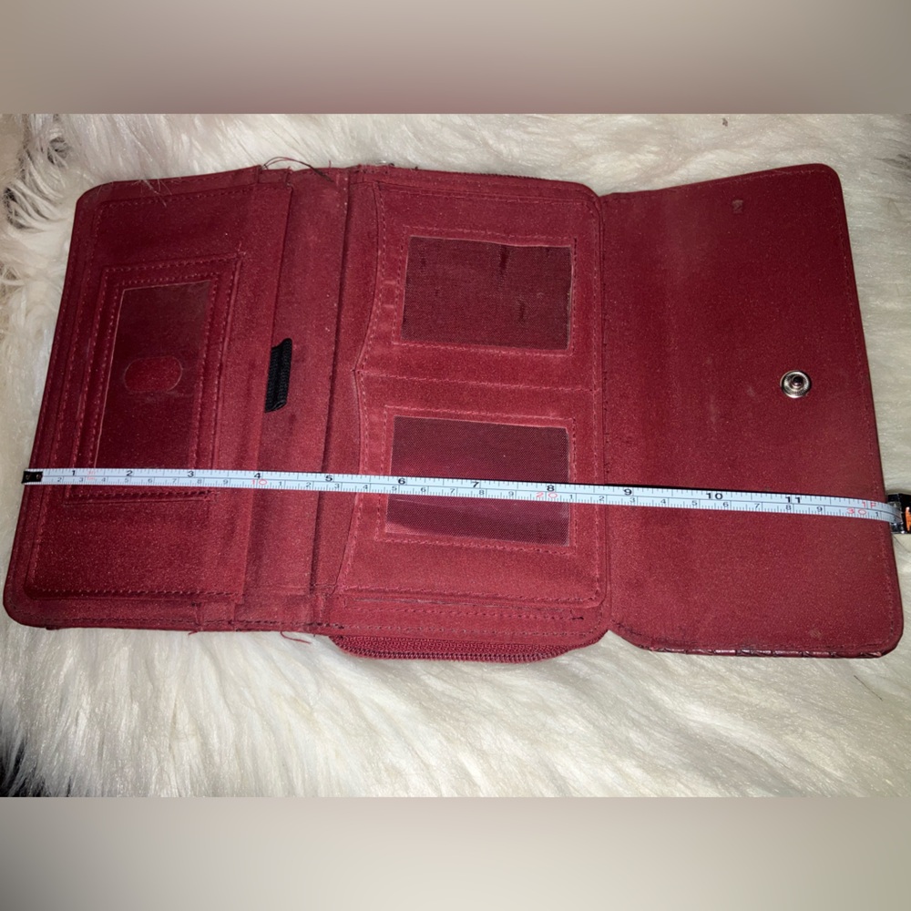 Crocodile-Embossed Red Women's Clutch - Picture 5 of 17
